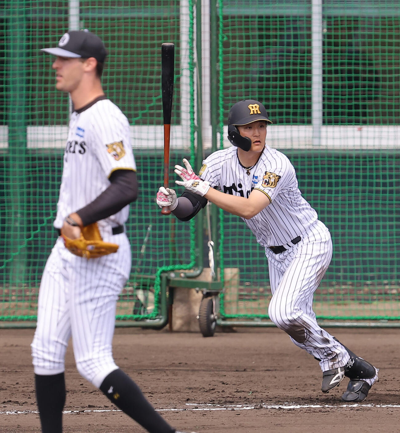 シート打撃で二塁打を放つ元山（撮影・上田博志）