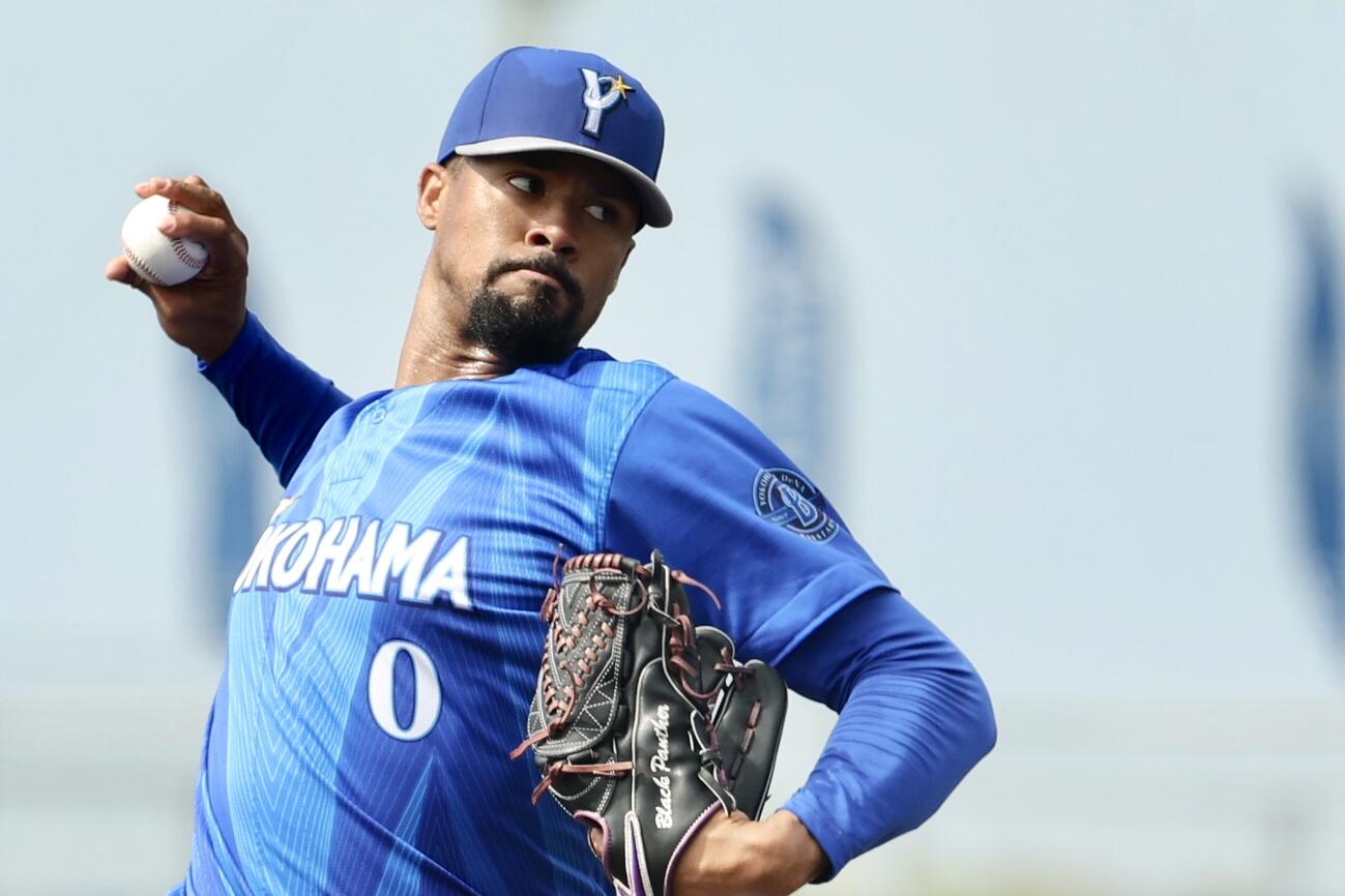 2026年2月15日、打撃投手に入り力投するDeNAデュプランティエ（撮影・河田真司）