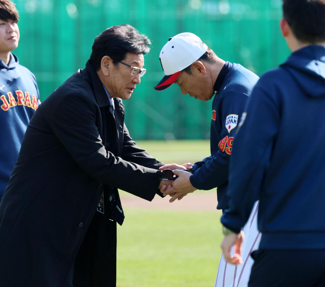 【侍ジャパン】栗山英樹前監督、報道陣に要望「みなさんの熱さが優勝につながります」 - プロ野球写真ニュース : 日刊スポーツ