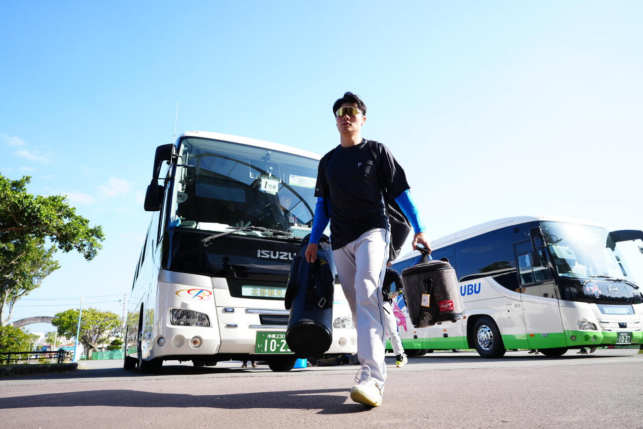 中日対日本ハム　スタジアム入りする日本ハム清宮幸（撮影・江口和貴）