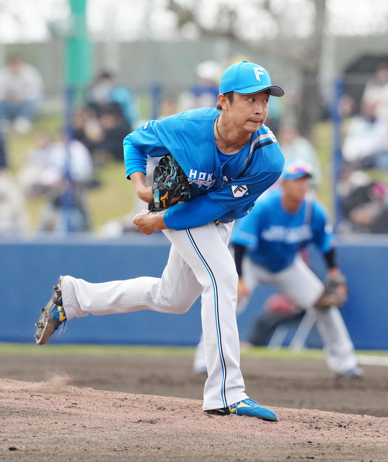 中日対日本ハム　日本ハム3番手の島本（撮影・江口和貴）