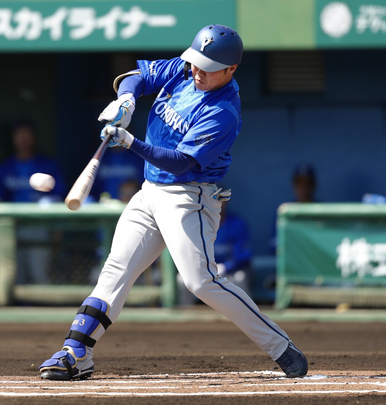 ロッテ対DeNA 1回表DeNA無死一塁、右前打を放つ小田（撮影・河田真司）