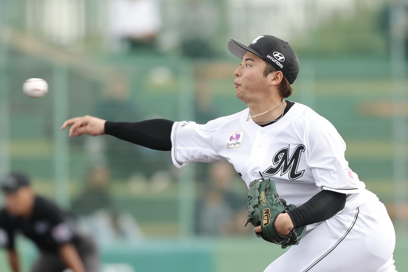 ロッテ対DeNA 9回表、7番手で登板する横山（撮影・河田真司）