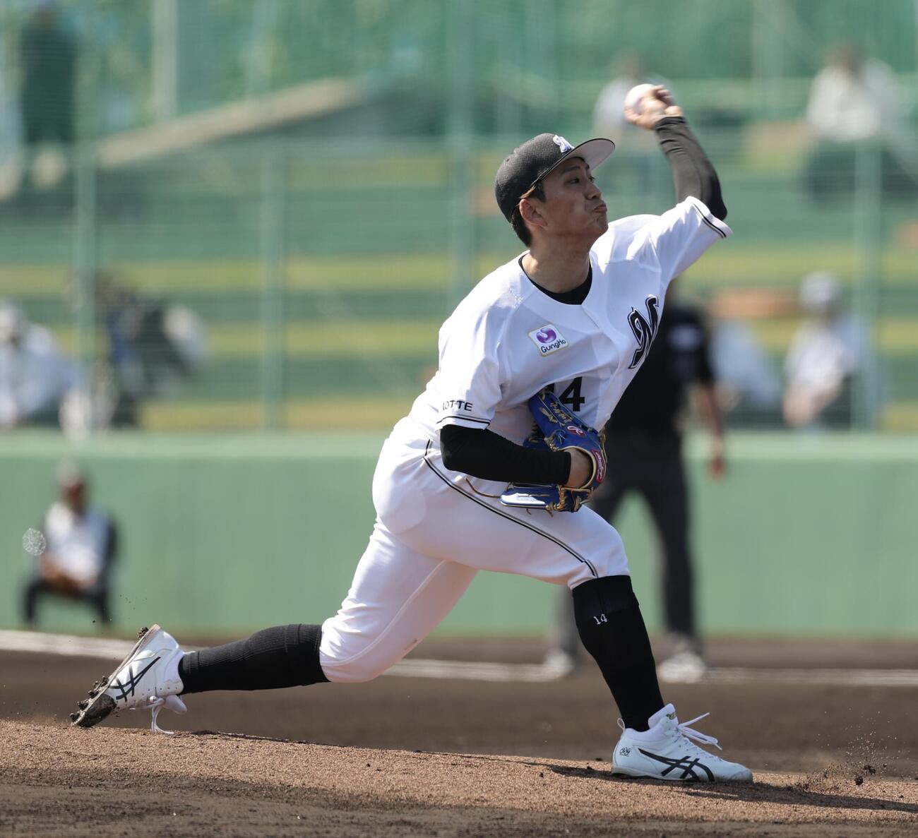 ロッテ対DeNA　先発登板のロッテ小島（撮影・河田真司）