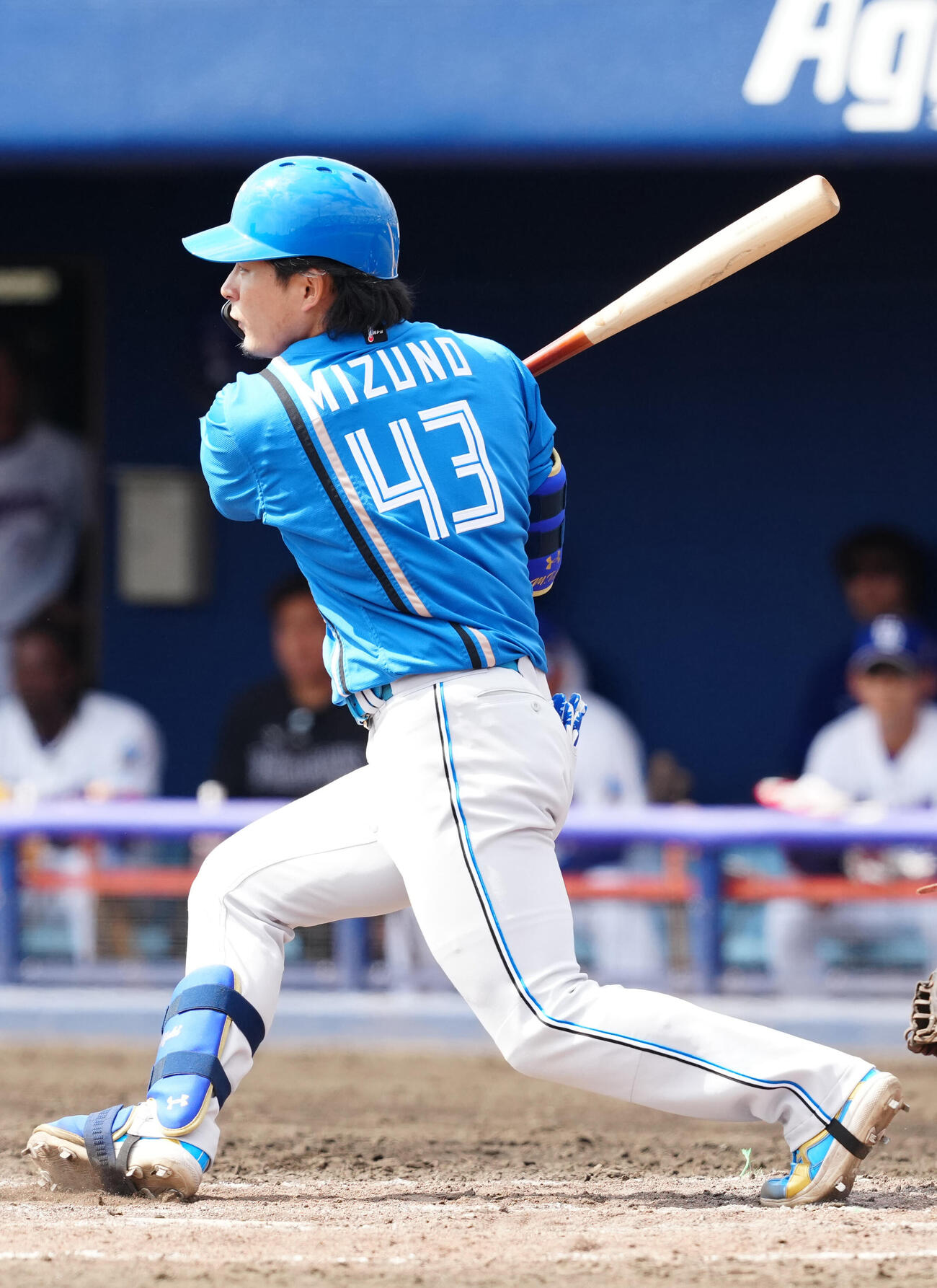 中日対日本ハム　3回表日本ハム1死一、二塁、2点適時三塁打を放つ水野（撮影・江口和貴）