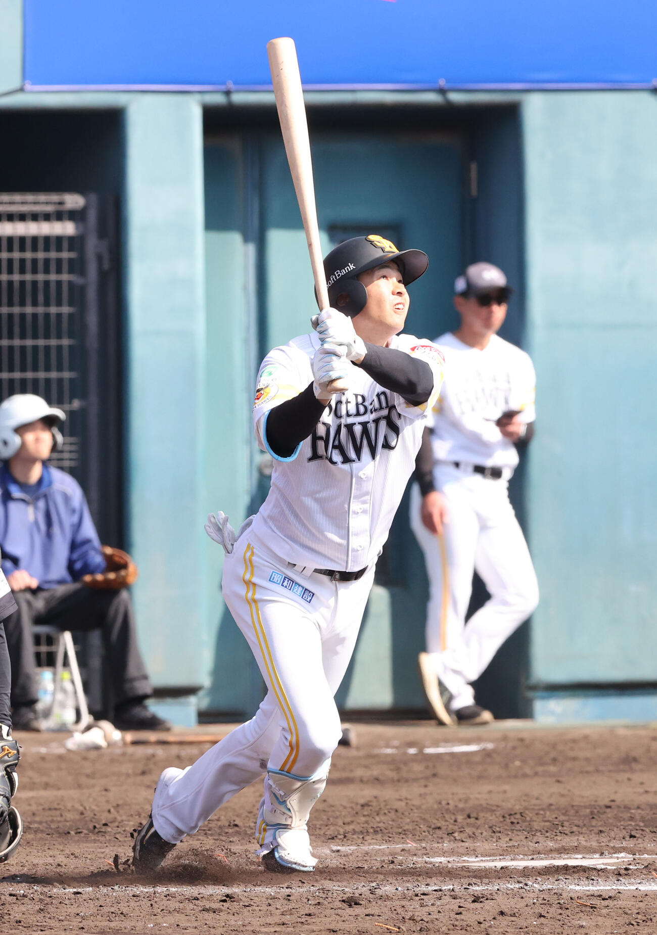 紅白戦　5回裏白組2死一、二塁、川瀬は右中間に逆転となる3点本塁打を放つ（撮影・梅根麻紀）