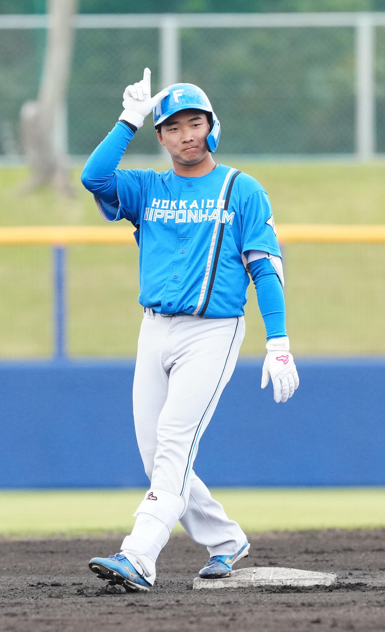 中日対日本ハム　6回表日本ハム無死、二塁打を放った山県（撮影・江口和貴）