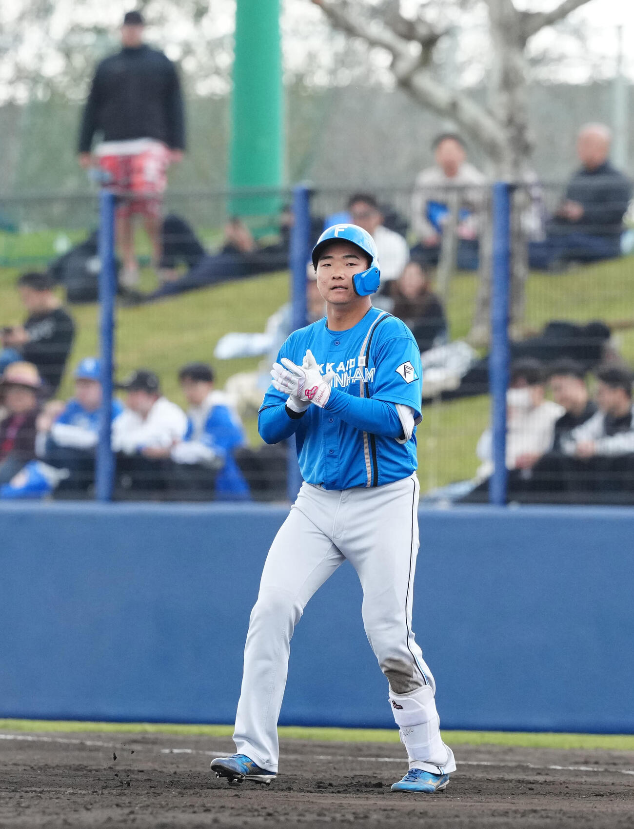 中日対日本ハム　8回表日本ハム無死、左前打を放った山県（撮影・江口和貴）