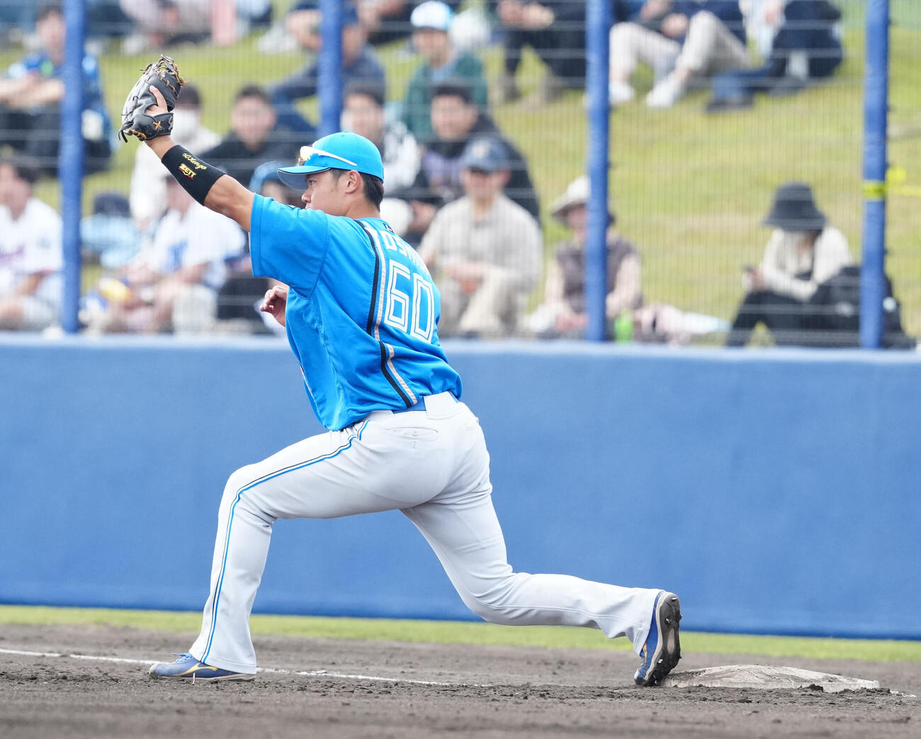 中日対日本ハム　日本ハム一塁手の吉田（撮影・江口和貴）