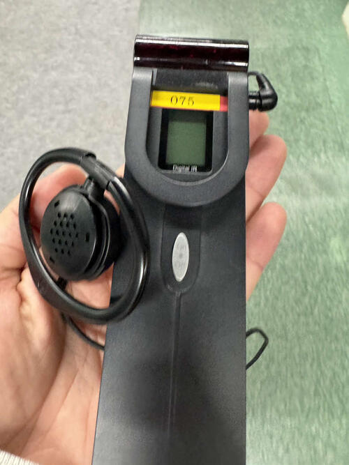 同時通訳を聞き取れる翻訳機