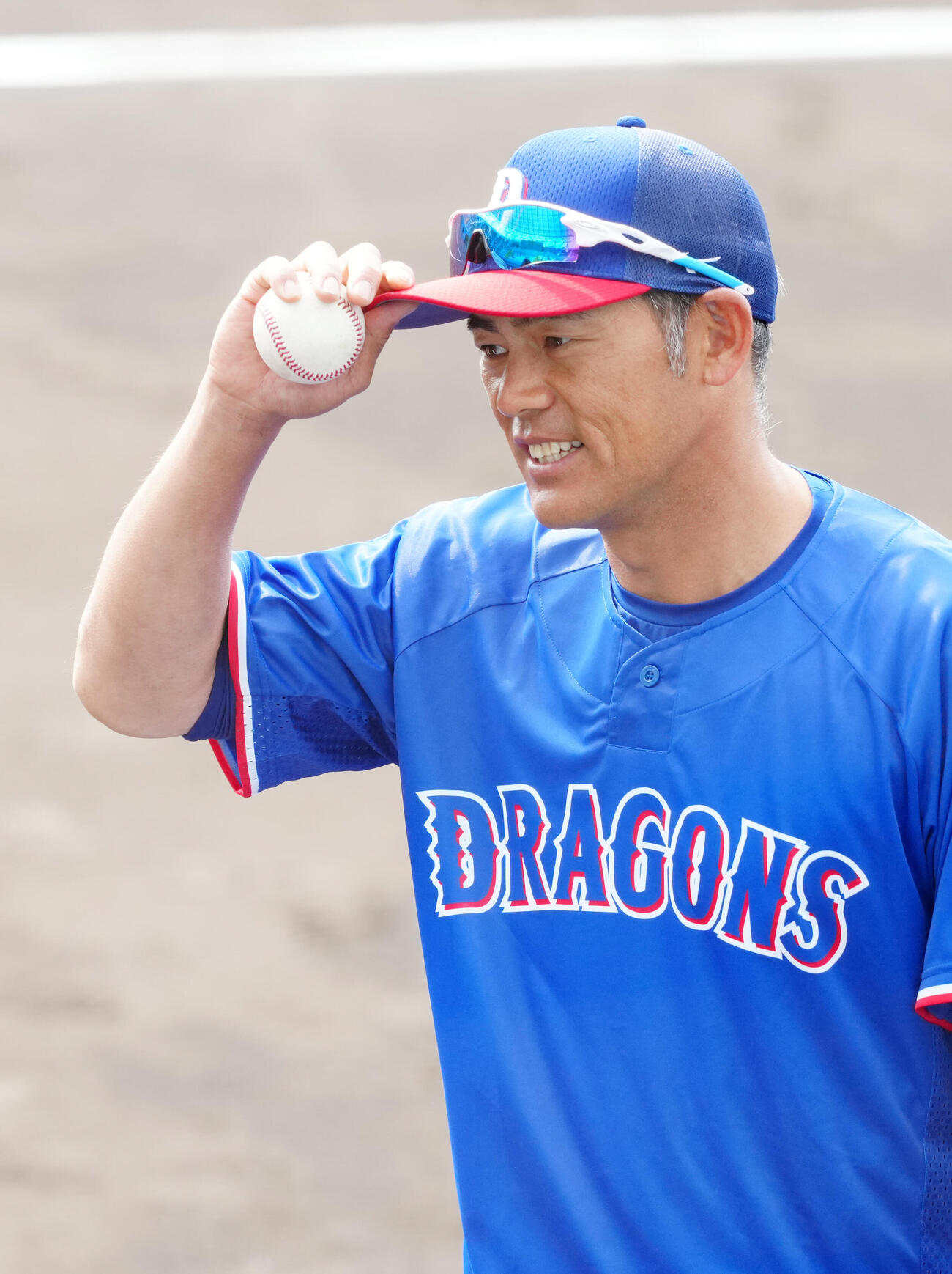 日本ハム対中日　試合前練習に臨む中日飯山2軍監督（撮影・江口和貴）