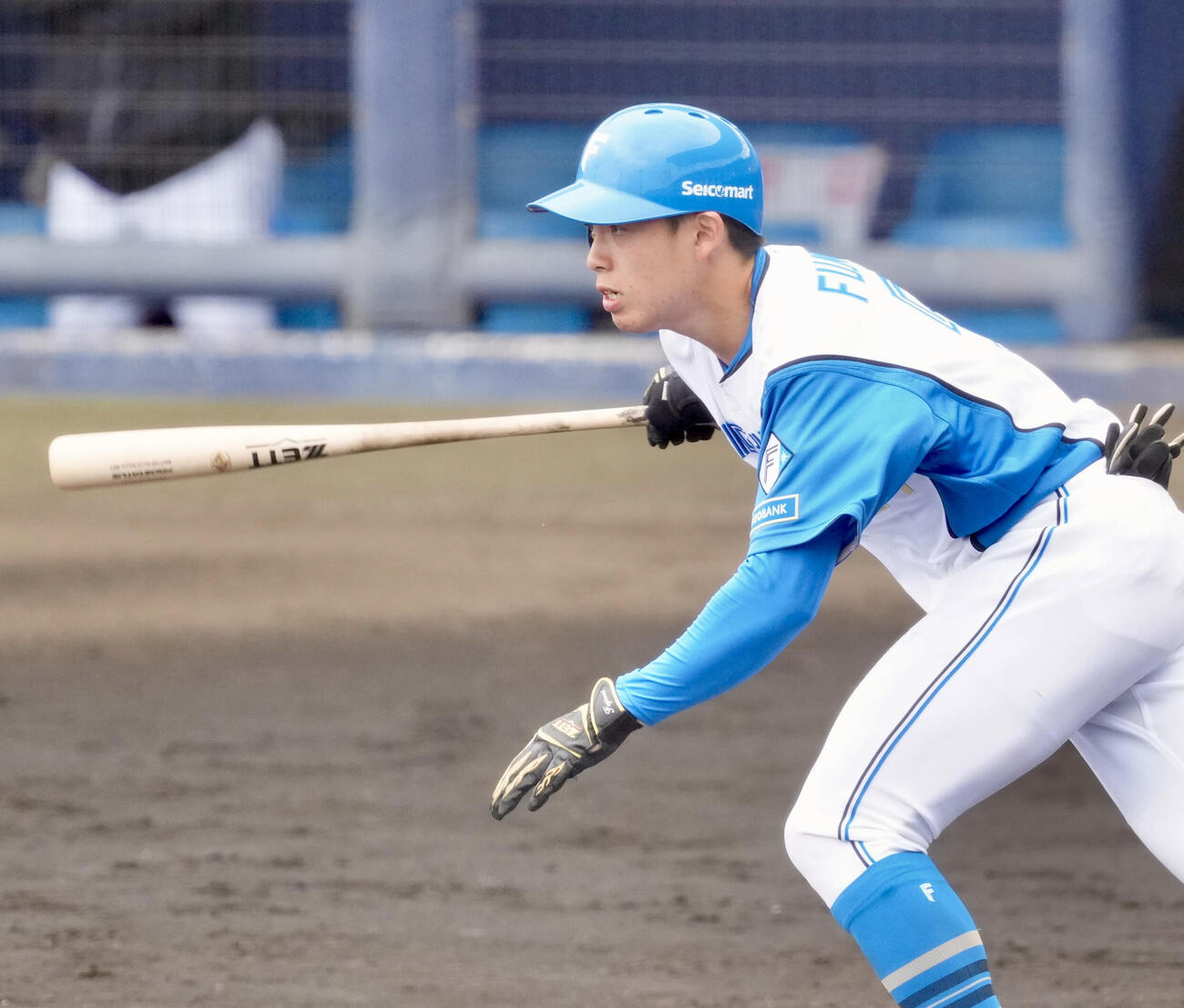 2軍練習試合　日本ハム対中日　6回裏日本ハム2死一、二塁、先制適時打を放つ藤森（撮影・江口和貴）
