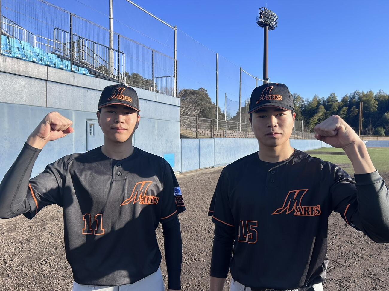 アメリカへの再挑戦を目指してショーケースに参加した左から小野崎武（タケル）と倭（ヤマト）の双子兄弟（撮影・平山連）