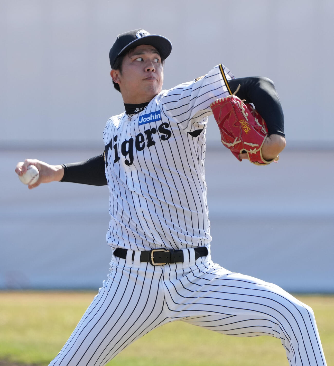 キャッチボールをする才木浩人（26年2月13日撮影）