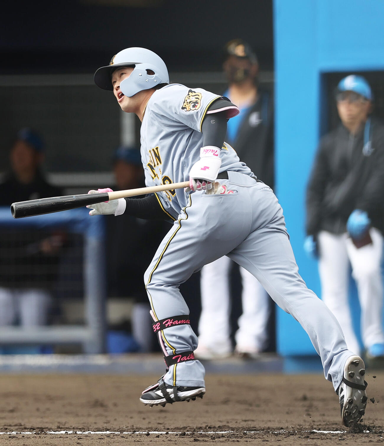 練習試合・日本ハム対阪神　4回表阪神2死、浜田は左越え本塁打を放つ（撮影・上山淳一）（26年2月8日）