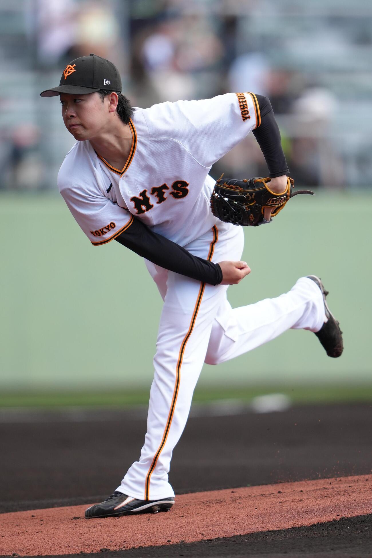 巨人対ヤクルト　巨人先発の山崎（撮影・足立雅史）