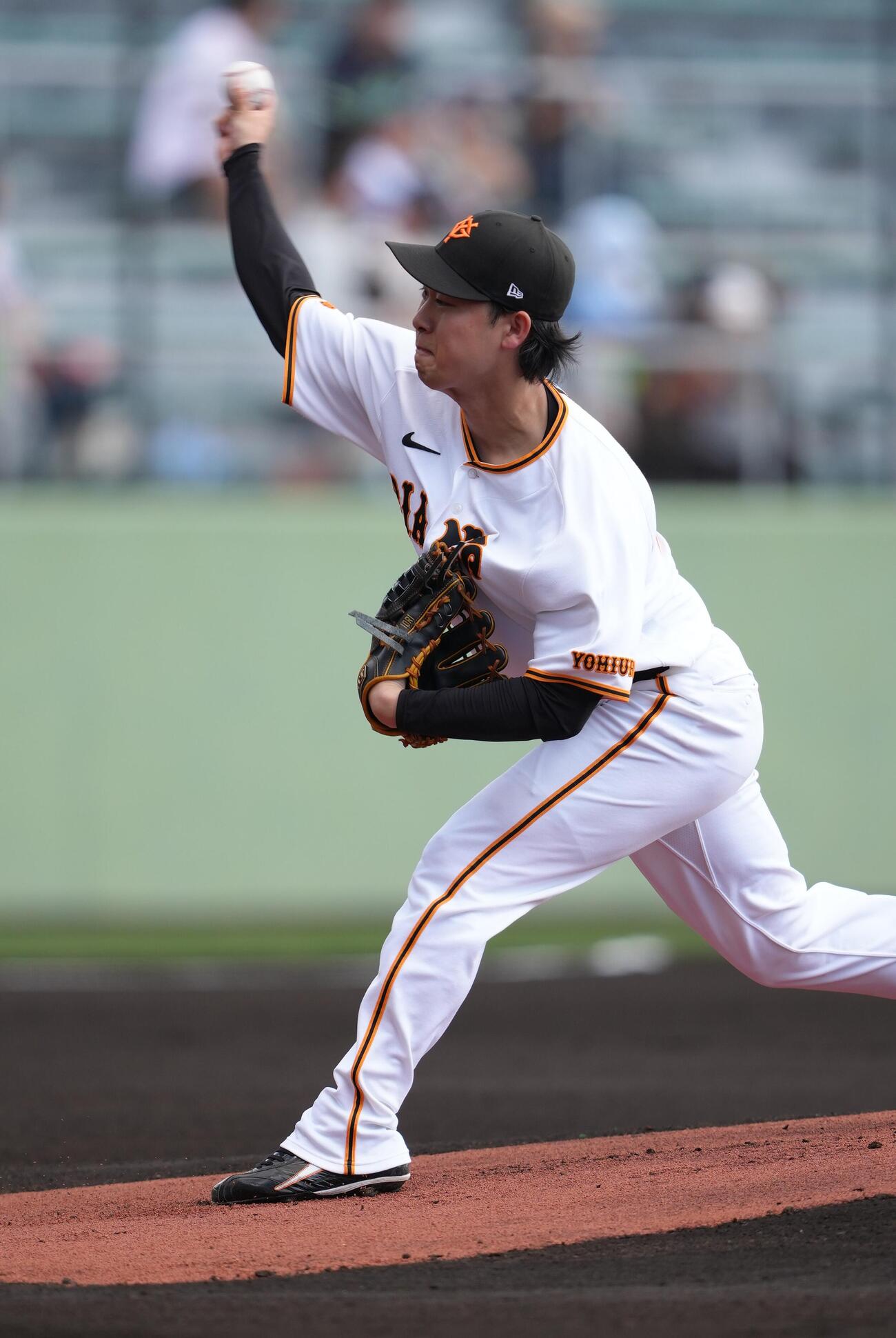 巨人対ヤクルト　巨人先発の山崎（撮影・足立雅史）