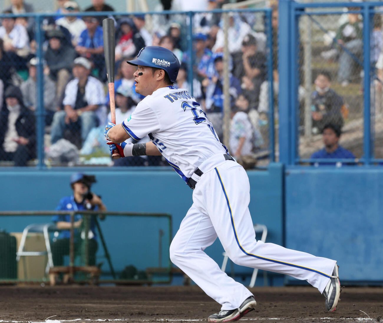 DeNA対広島　1回裏DeNA1死二塁、筒香は先制適時二塁打を放つ（撮影・加藤孝規）