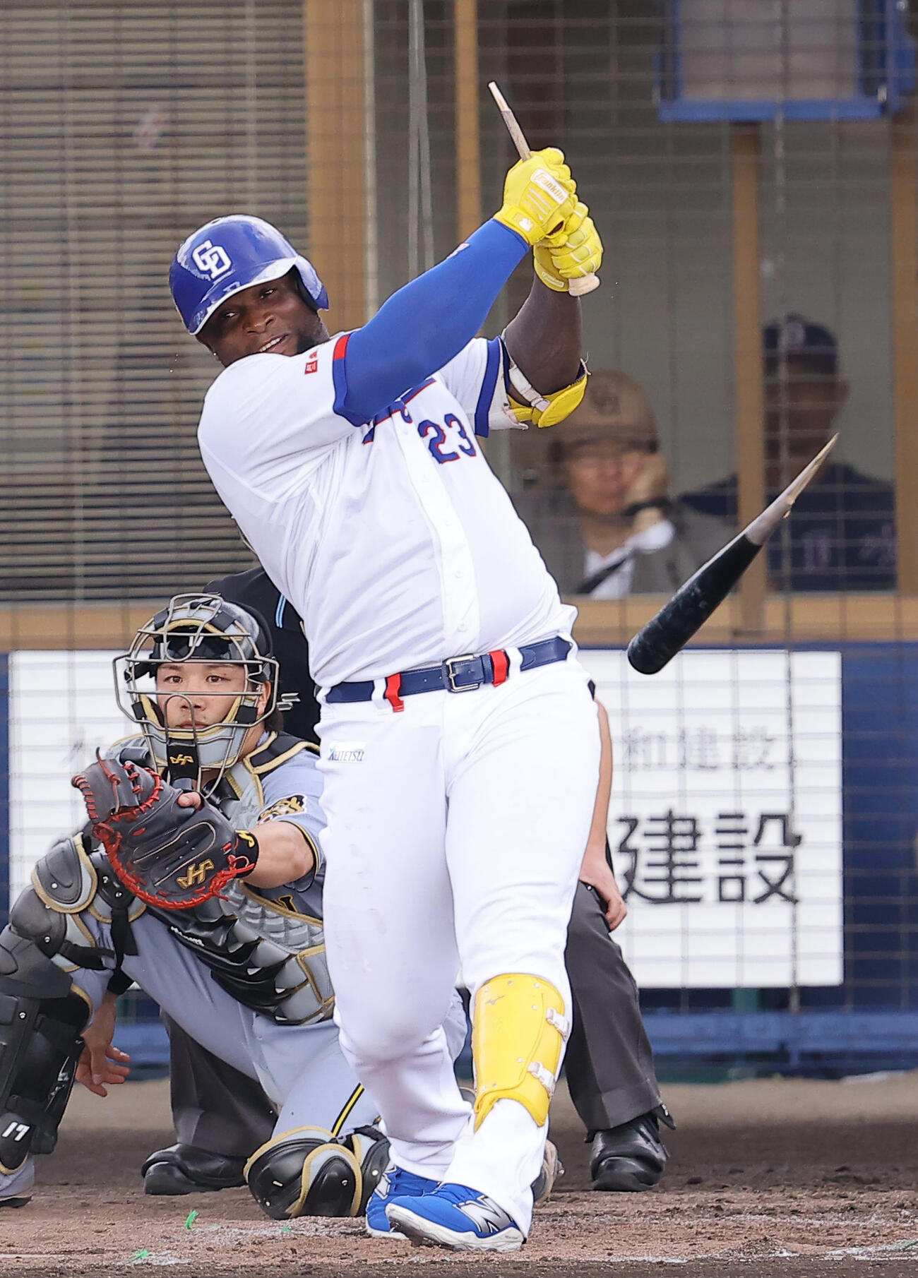 中日対阪神　2回裏中日1死、サノーは安打を放つ（撮影・上田博志）