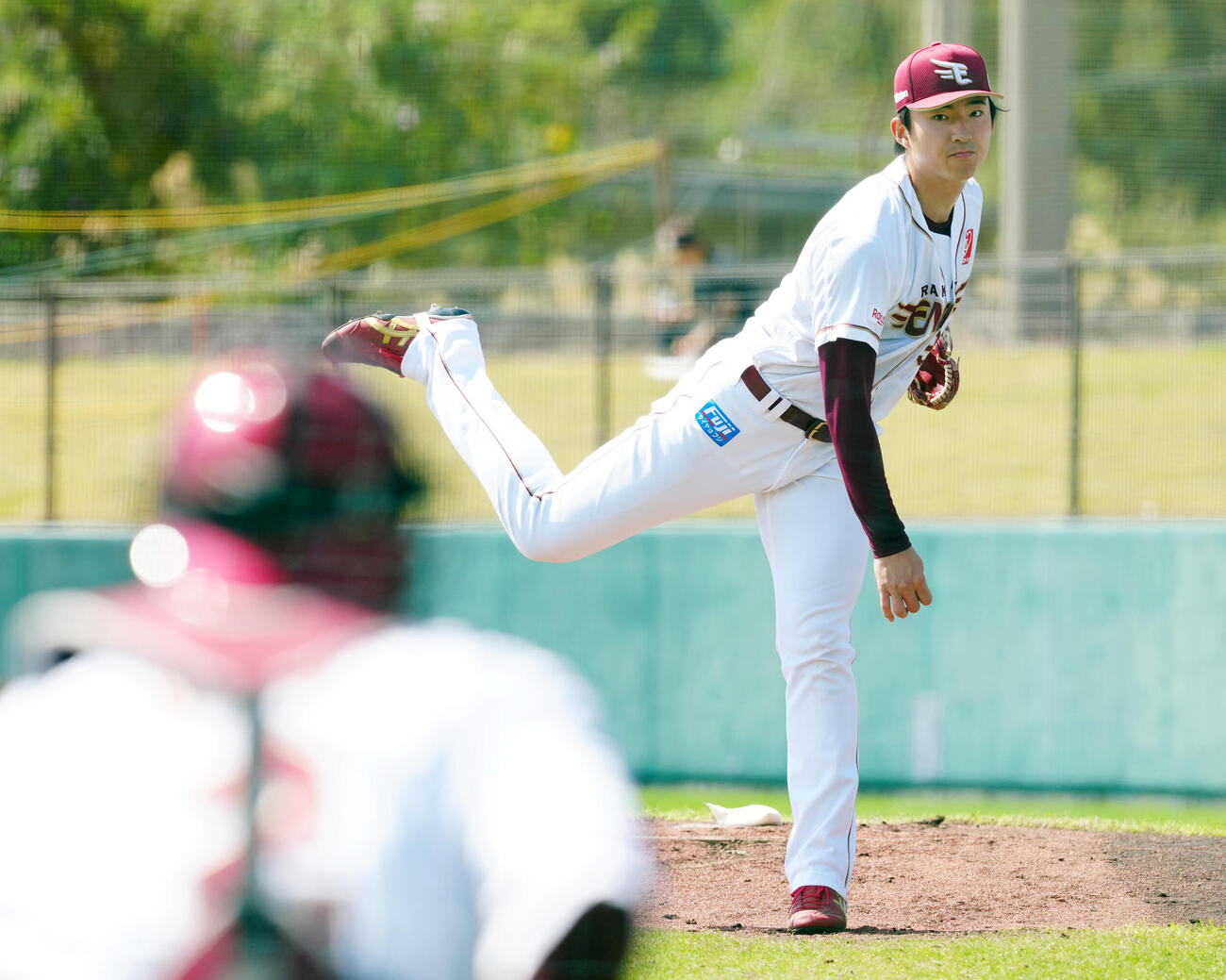 楽天対ロッテ　試合前、投球練習する楽天先発の荘司（撮影・江口和貴）