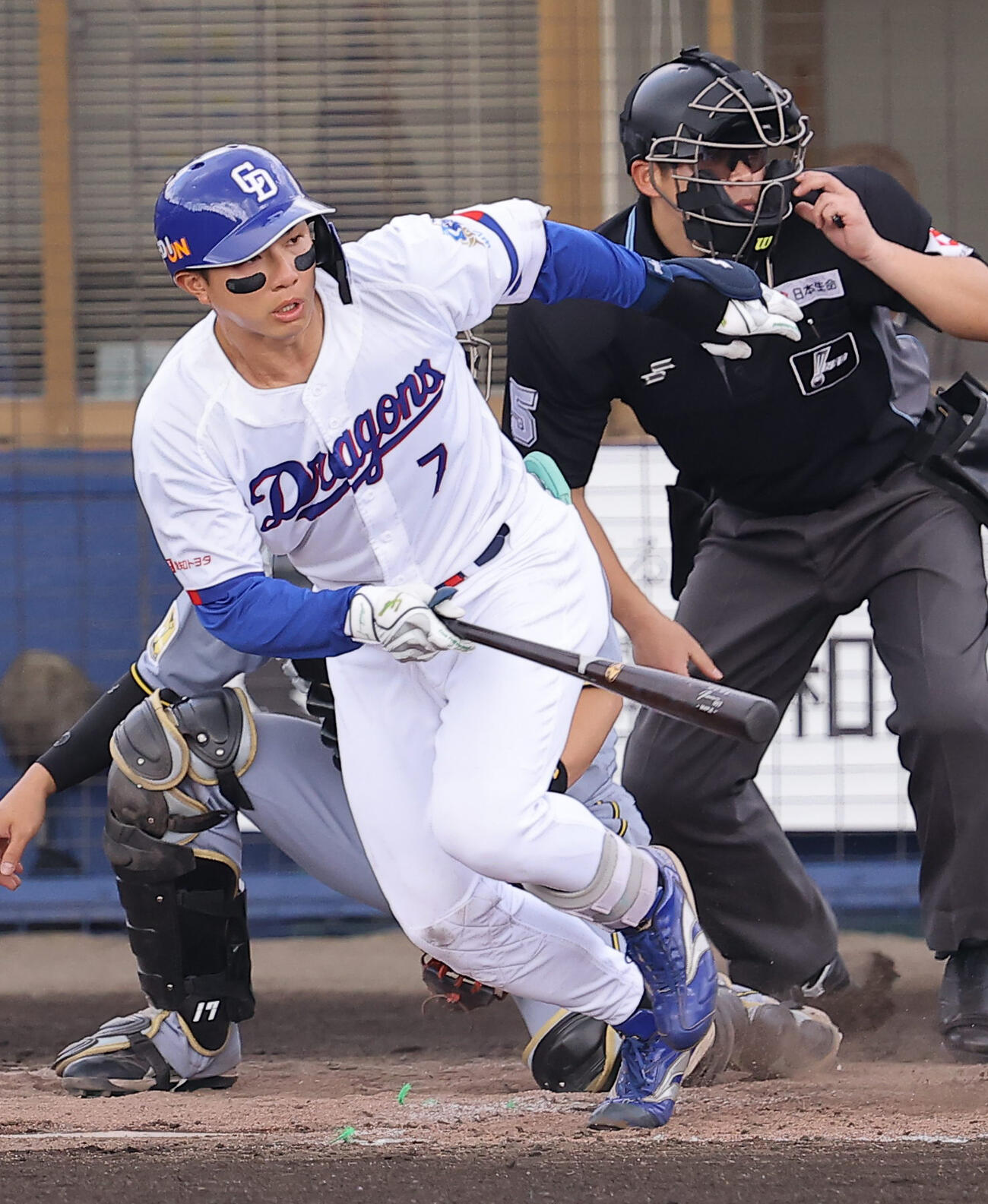 中日対阪神　2回裏中日1死一塁、福永は二塁打を放つ（撮影・上田博志）