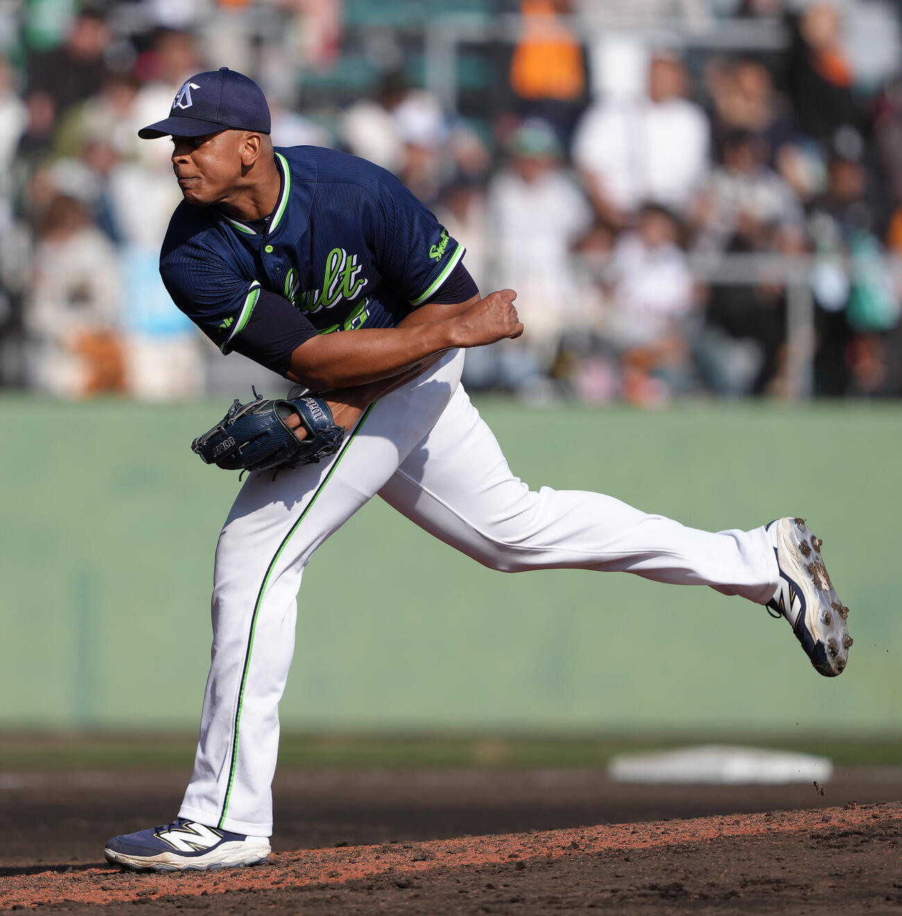 巨人対ヤクルト　9回から登板したヤクルトのリランソ（撮影・足立雅史）