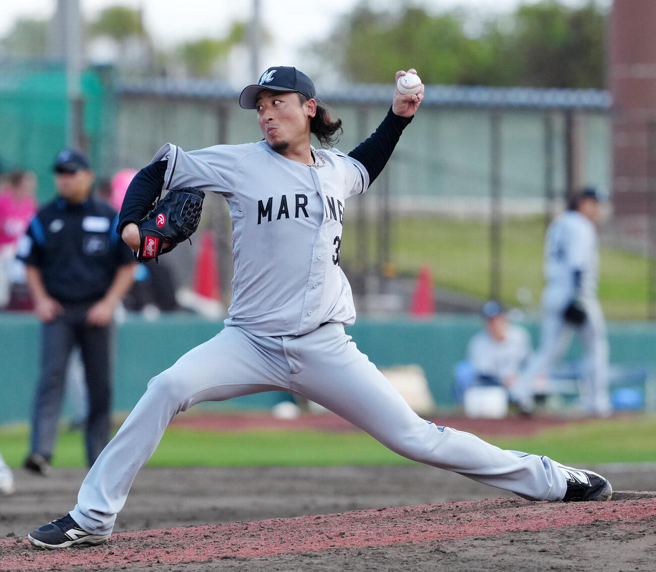 楽天対ロッテ　ロッテ6番手の坂本（撮影・江口和貴）