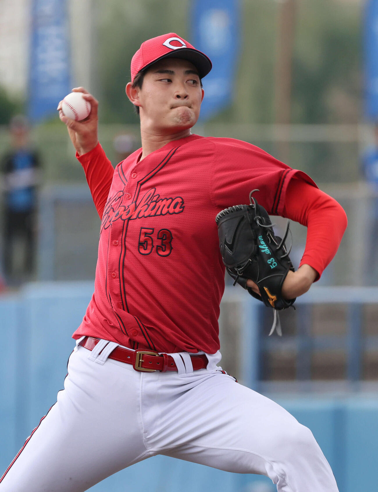 DeNA対広島　4回裏DeNA、広島3番手の岡本（撮影・加藤孝規）