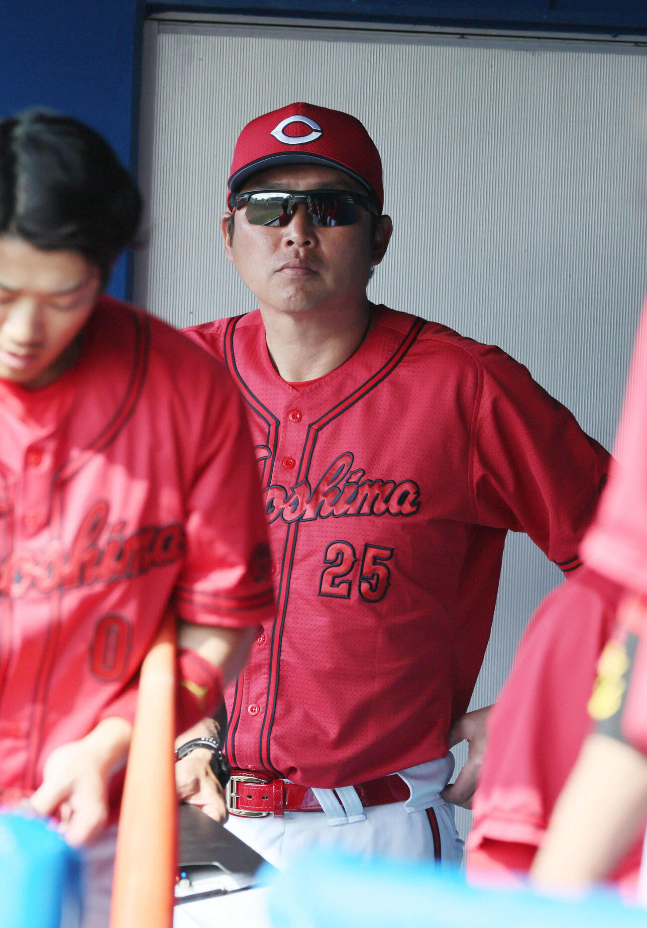 DeNA対広島　6回表終了時、ベンチの新井監督（撮影・加藤孝規）