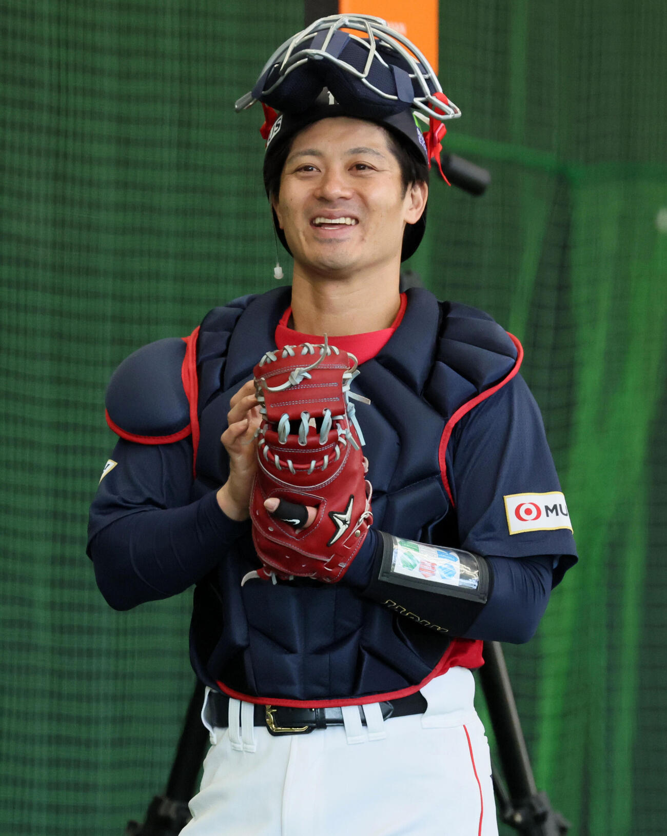 笑顔を見せる侍ジャパン坂本（撮影・加藤哉）