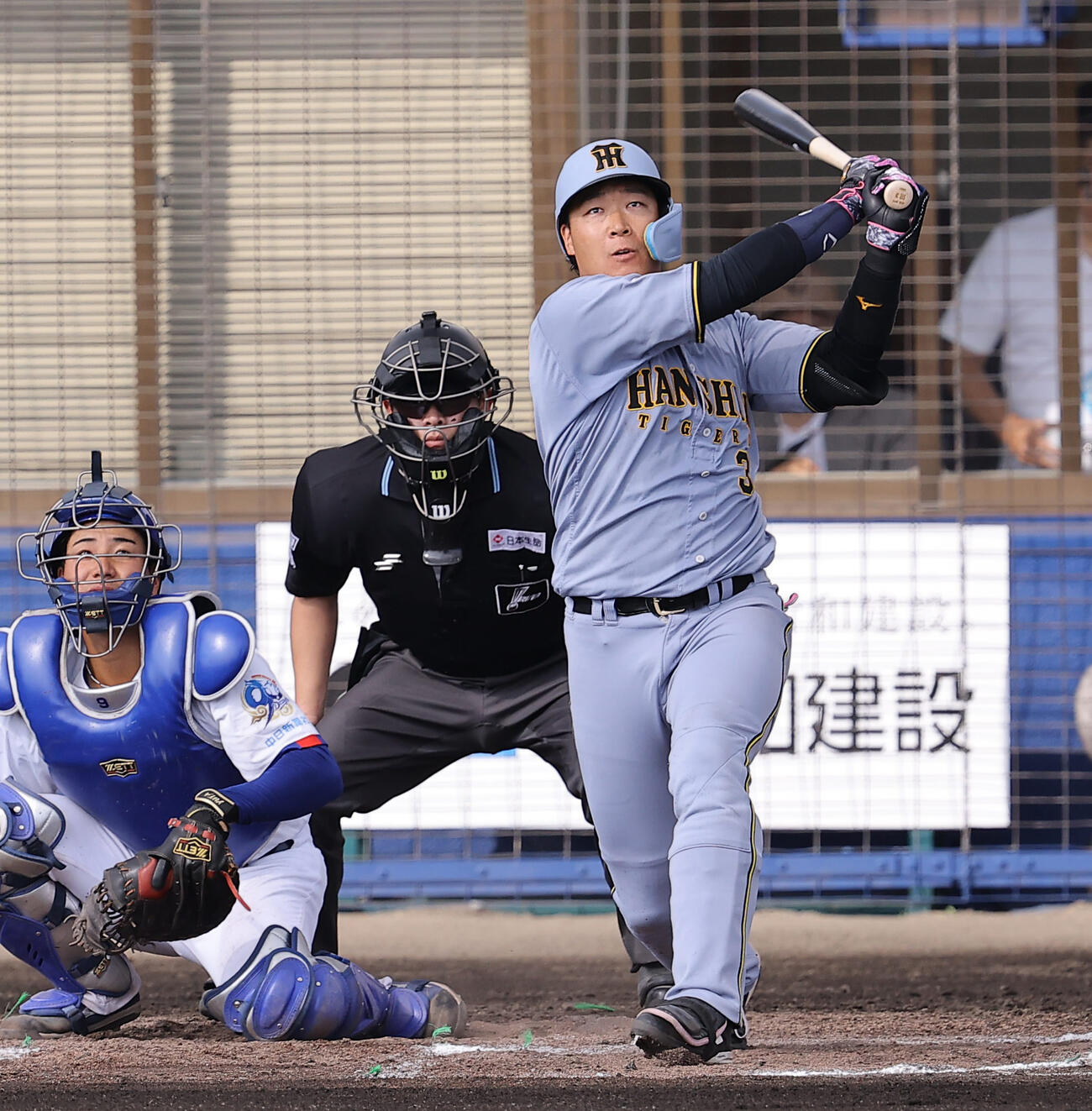 中日対阪神　6回表阪神2死、大山は二塁打を放つ（撮影・上田博志）