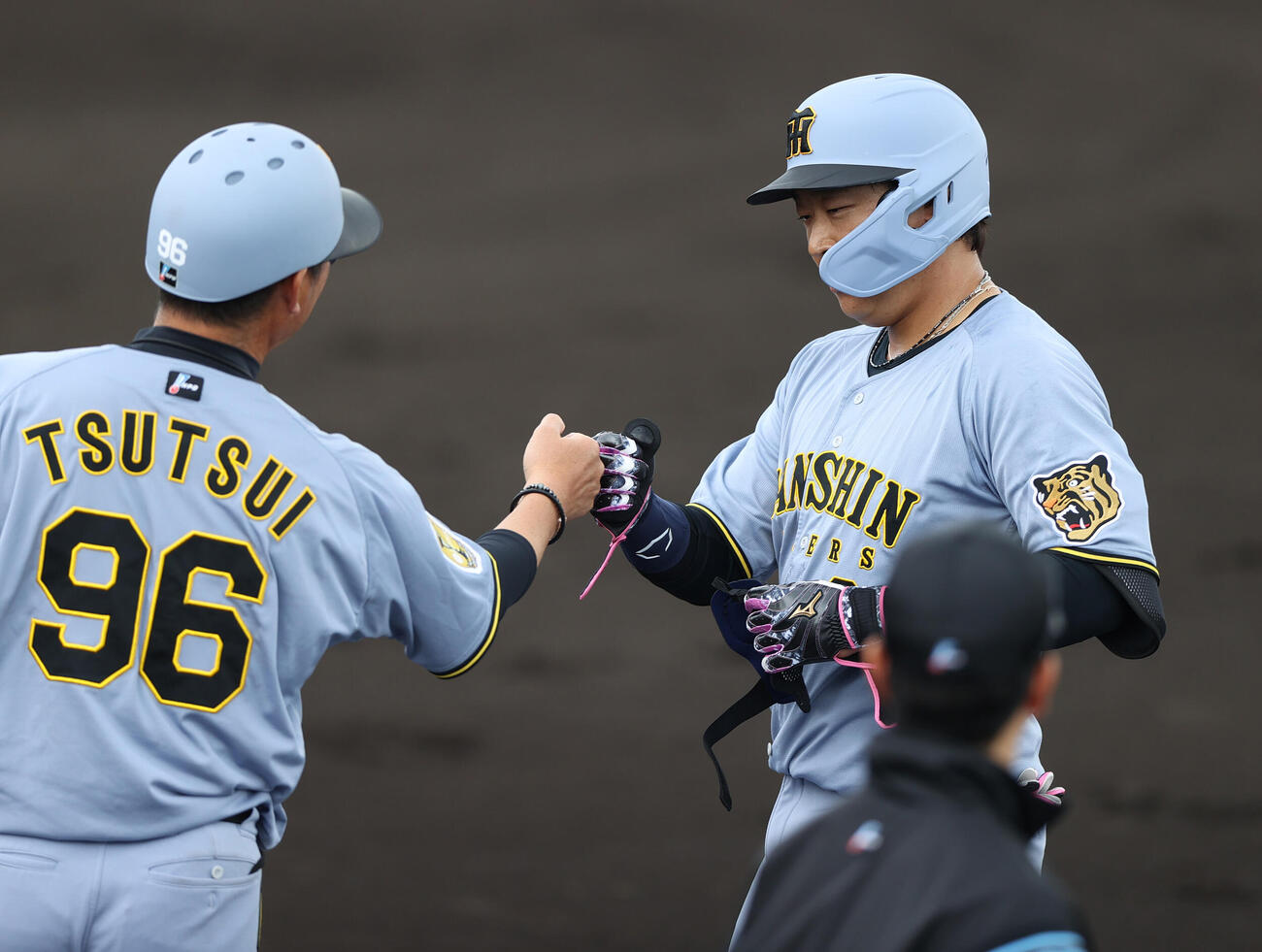 オープン戦　中日対阪神　2回表阪神無死、大山（右）は左前打を放つ（撮影・上山淳一）