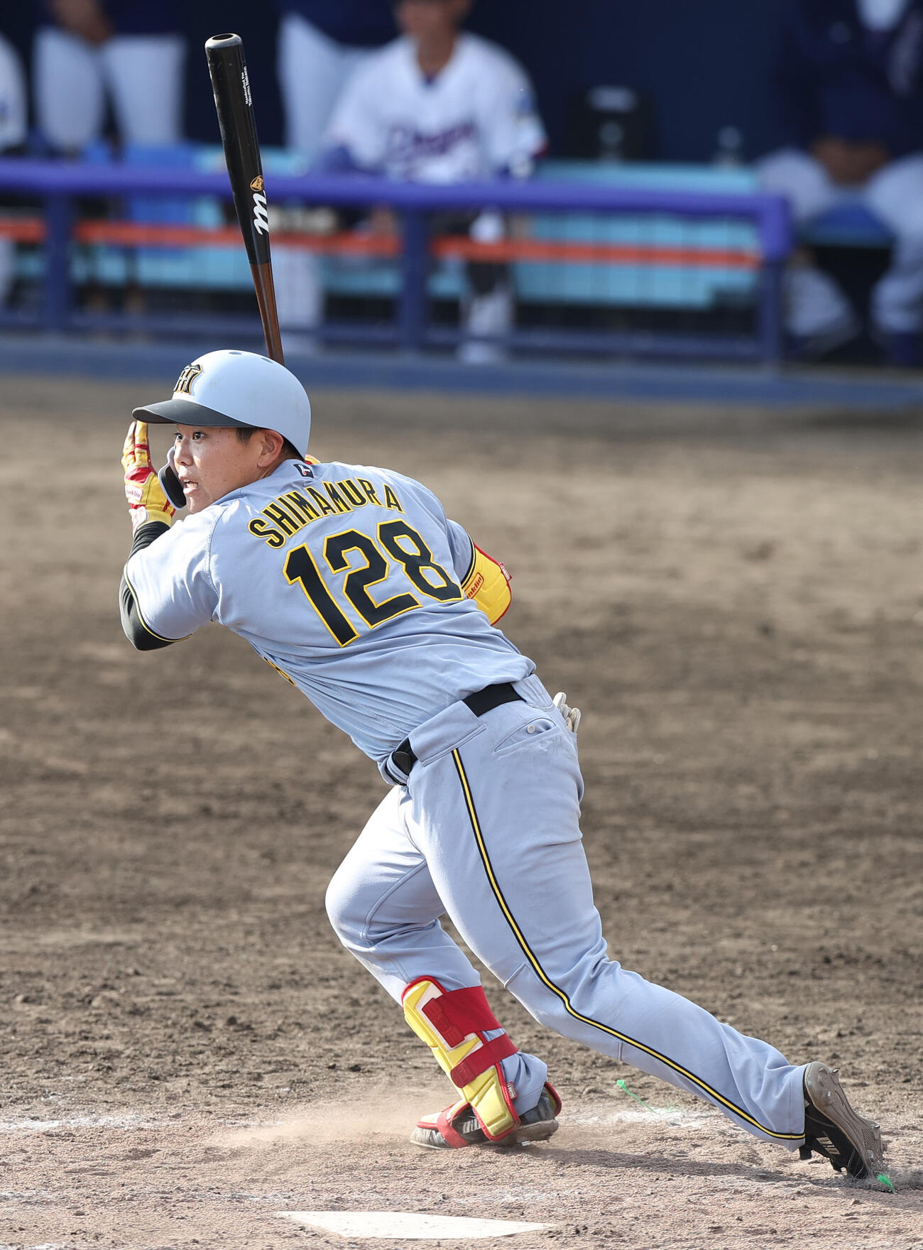オープン戦　中日対阪神　9回表阪神2死、嶋村は左前打を放つ（撮影・上山淳一）