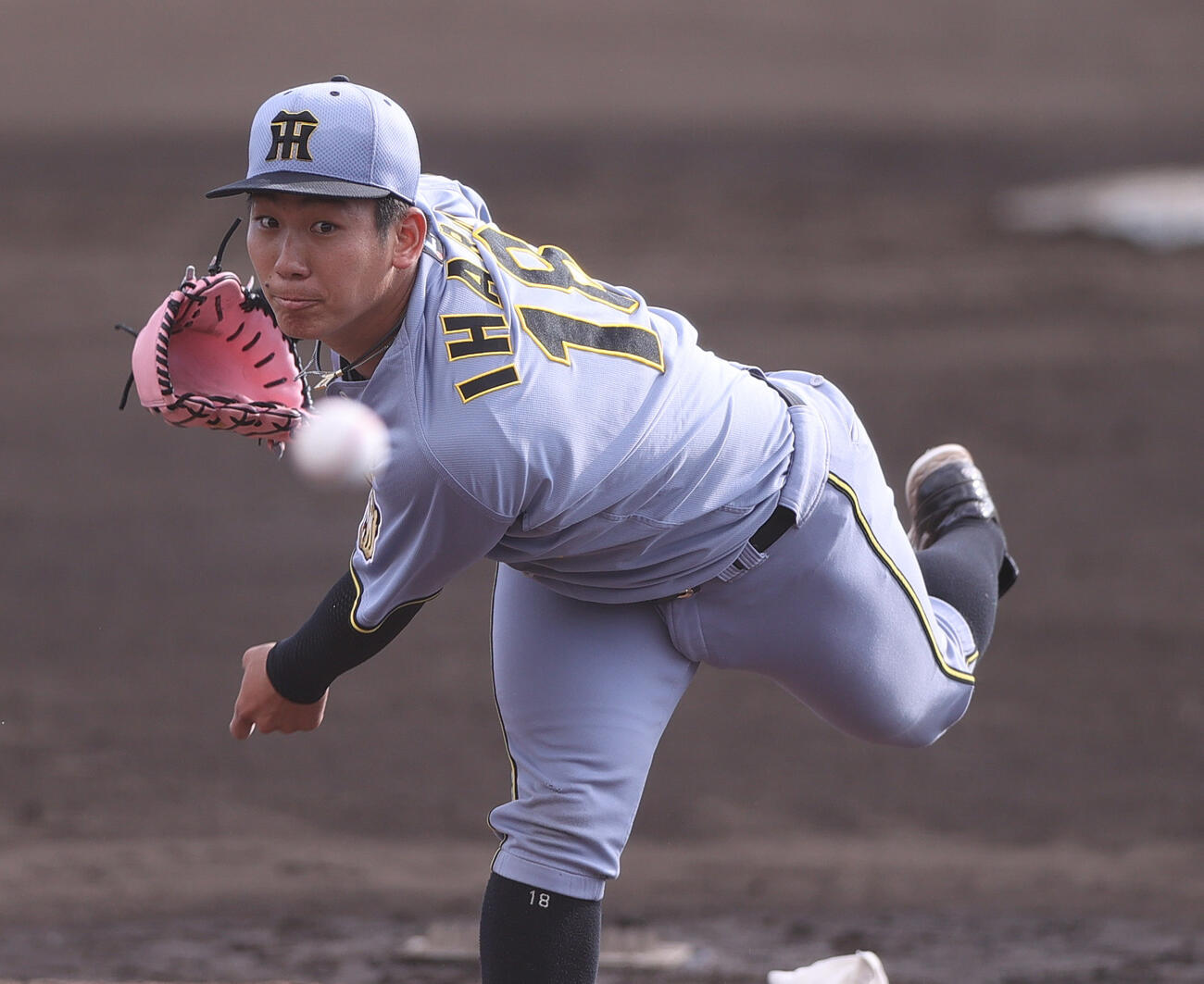 オープン戦　中日対阪神　7回裏に登板する阪神伊原（撮影・上山淳一）