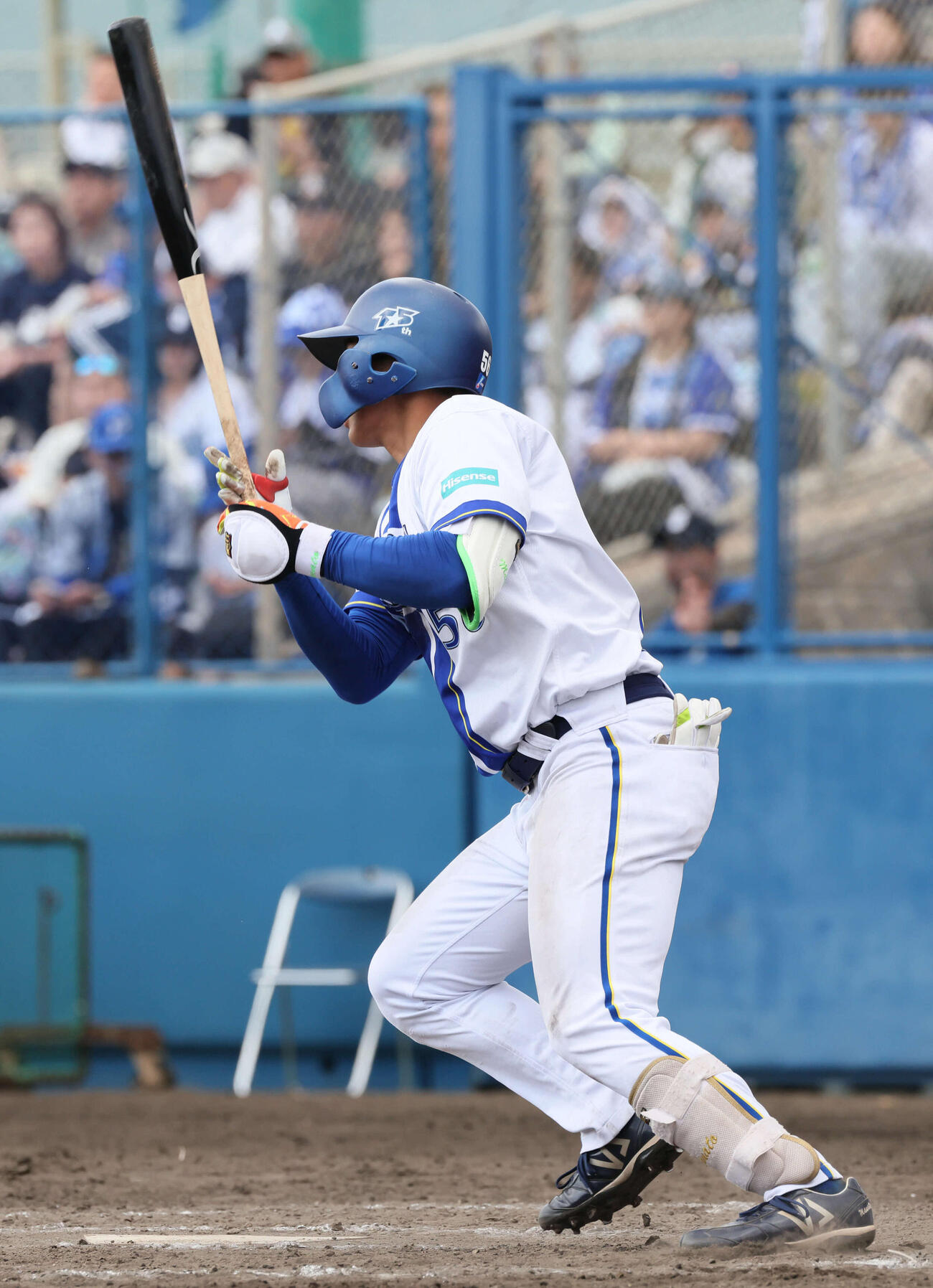 DeNA対広島　5回裏DeNA2死一、三塁、田内は右適時打を放つ（撮影・加藤孝規）