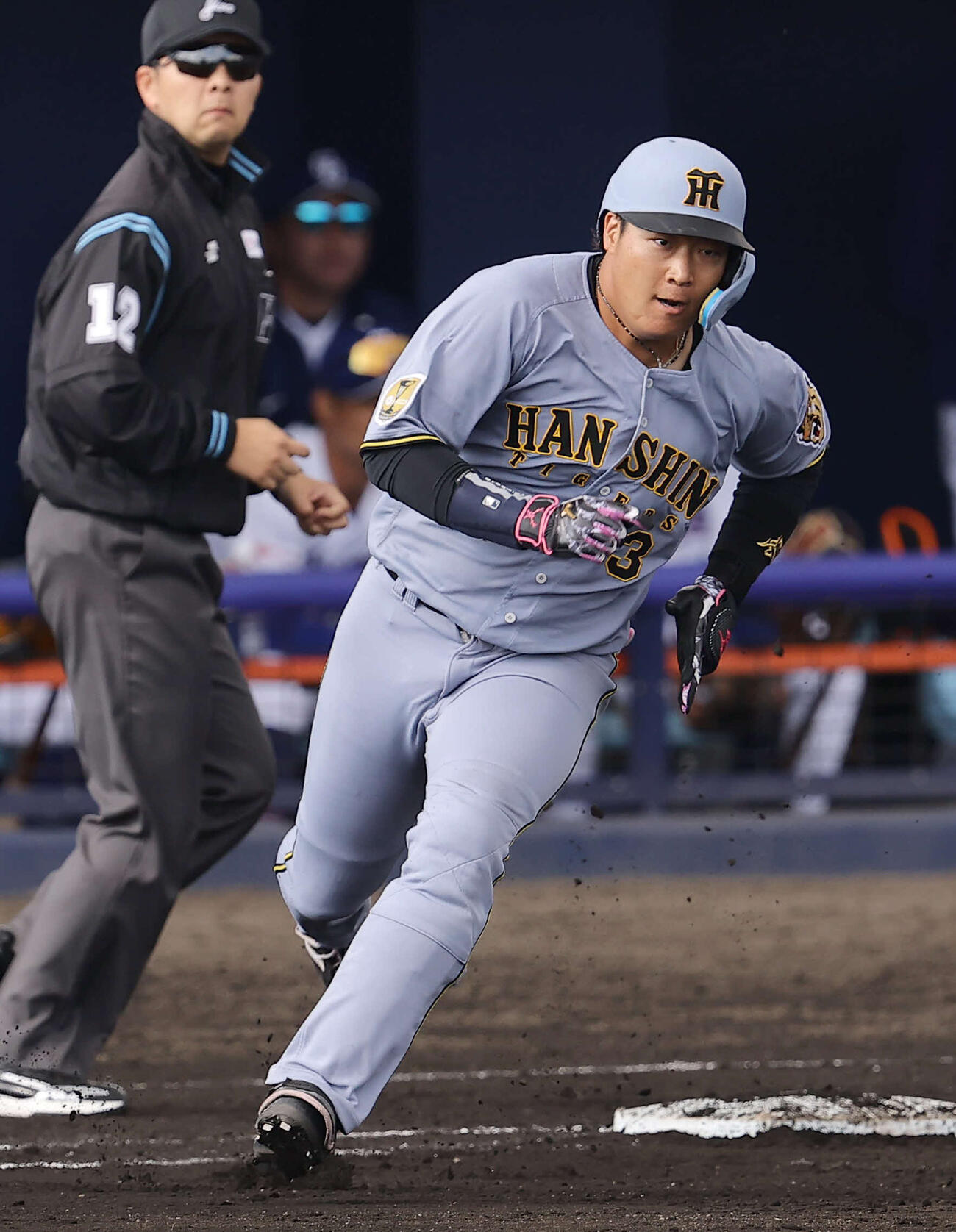 中日対阪神　6回表阪神2死、大山は二塁打を放つ（撮影・上田博志）