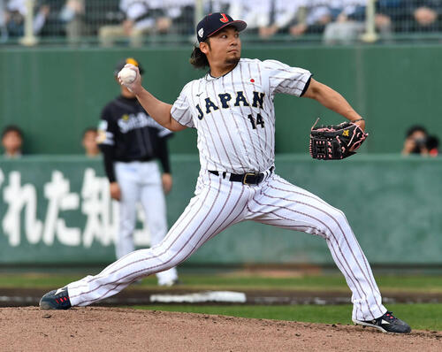 日本対ソフトバンク 3回表から登板した、日本2番手の伊藤(撮影・岩下翔太)