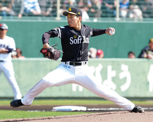 日本対ソフトバンク 力投するソフトバンク先発の前田悠(撮影・垰建太)
