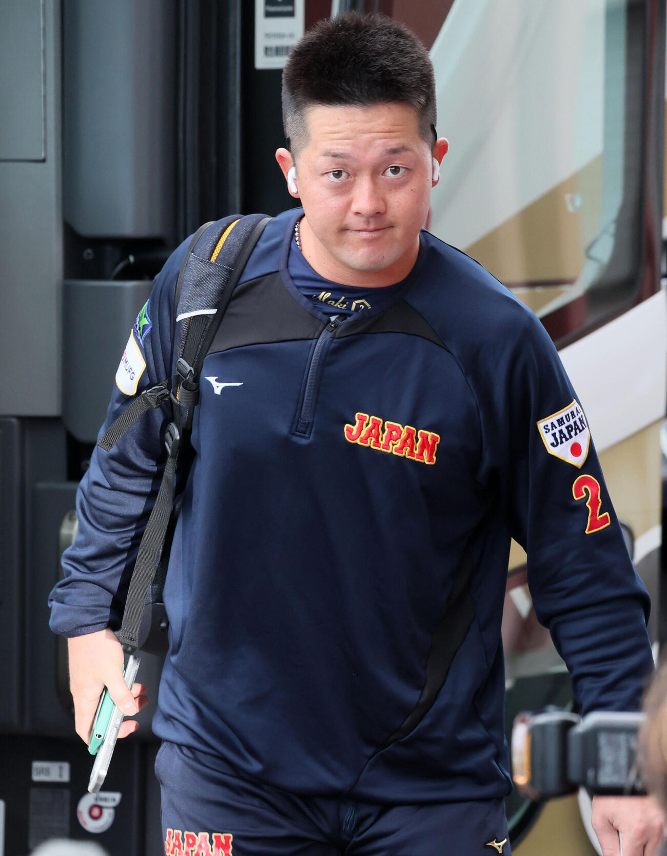 日本対ソフトバンク　球場に到着した侍ジャパン牧（撮影・加藤哉）
