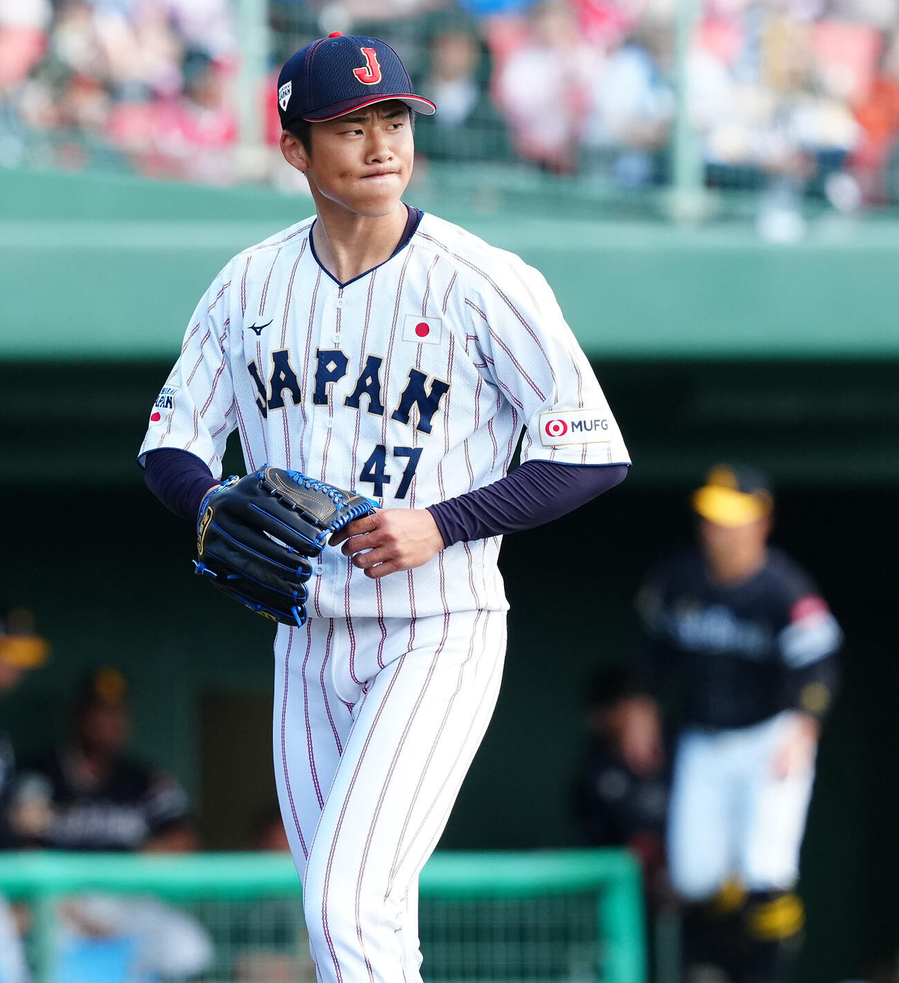 日本対ソフトバンク　1回表の登板を終え先制を許した日本先発の曽谷は悔しげな表情（撮影・垰建太）