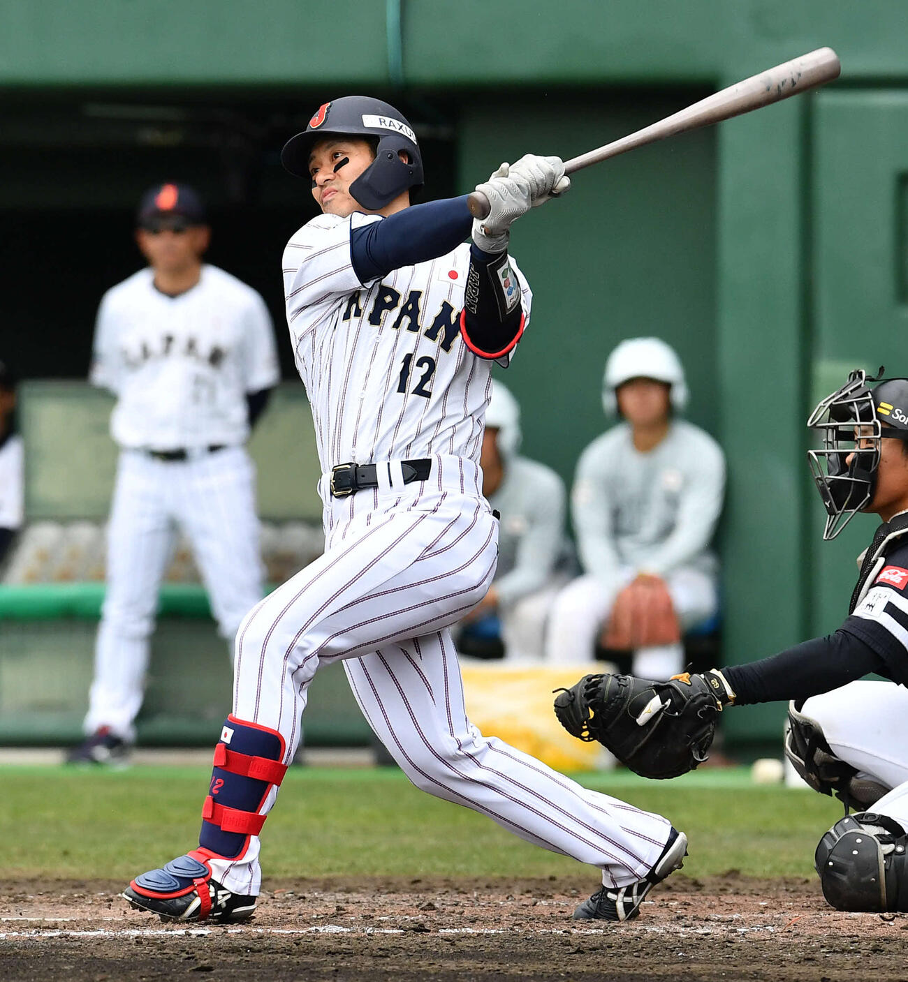 日本対ソフトバンク　3回裏日本無死一塁、坂本は左越え2点本塁打を放つ（撮影・岩下翔太）