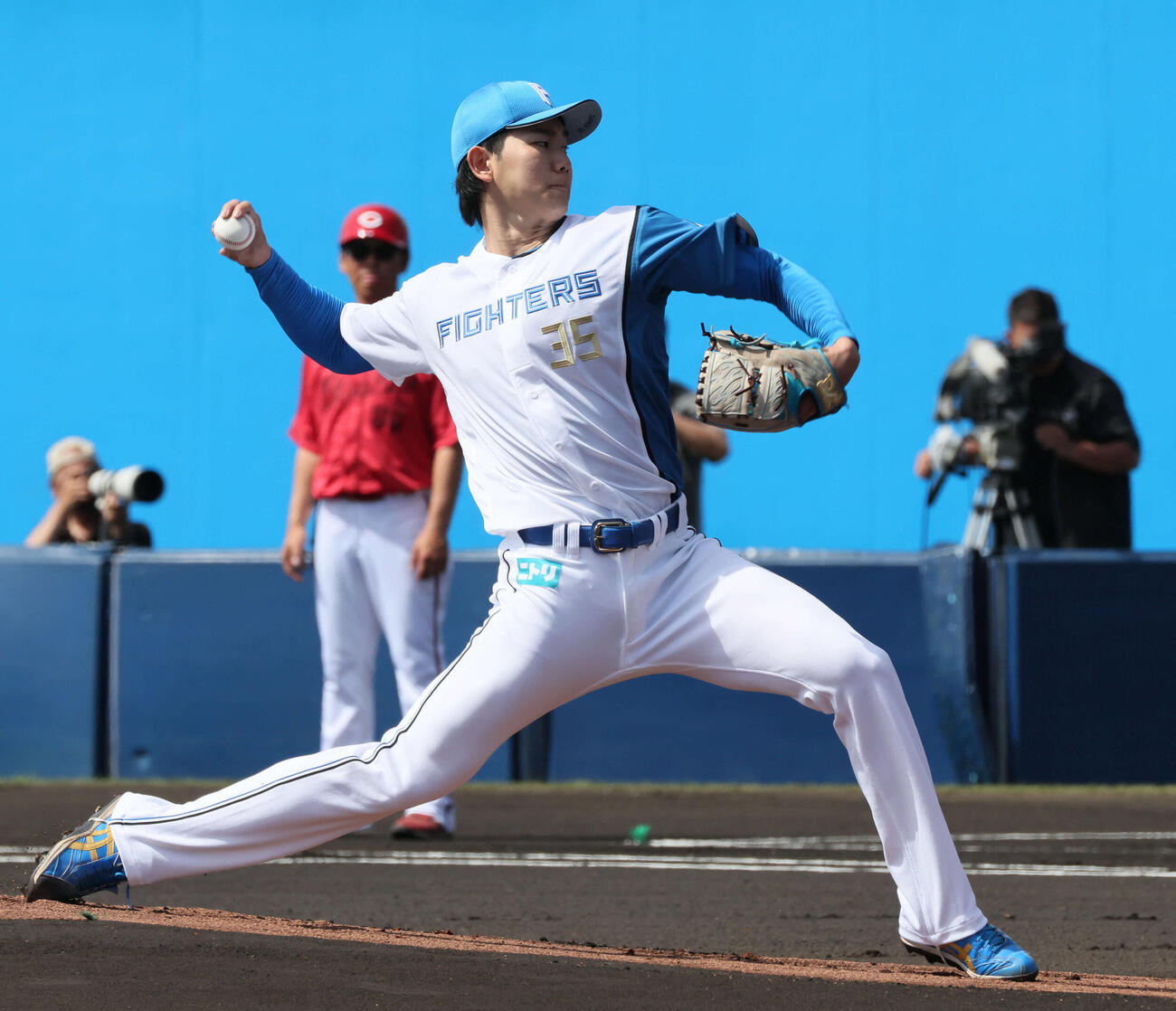 日本ハム対広島　日本ハム先発の浅利（撮影・加藤孝規）