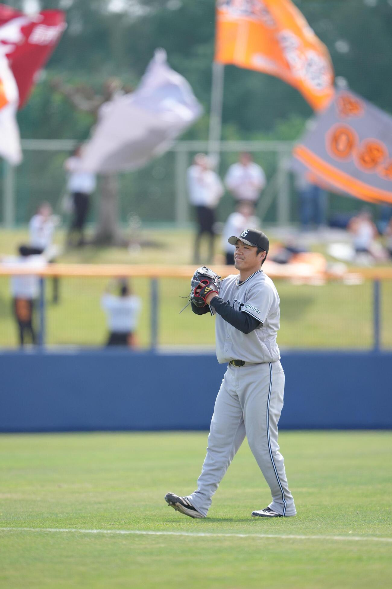 中日対巨人　試合前、準備する巨人則本（撮影・足立雅史）