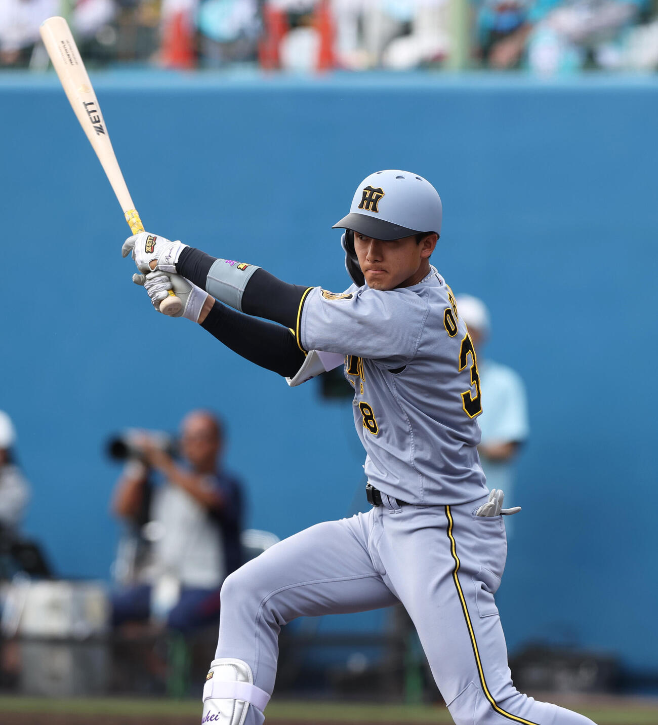 オープン戦　ヤクルト対阪神　4回表阪神1死、小幡は左前打を放つ（撮影・上山淳一）
