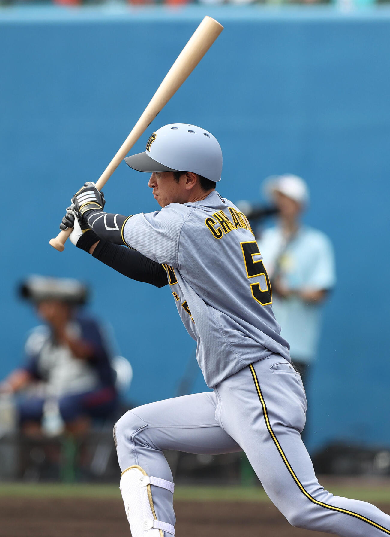 オープン戦　ヤクルト対阪神　5回表阪神無死、近本は二塁内野安打を放つ（撮影・上山淳一）