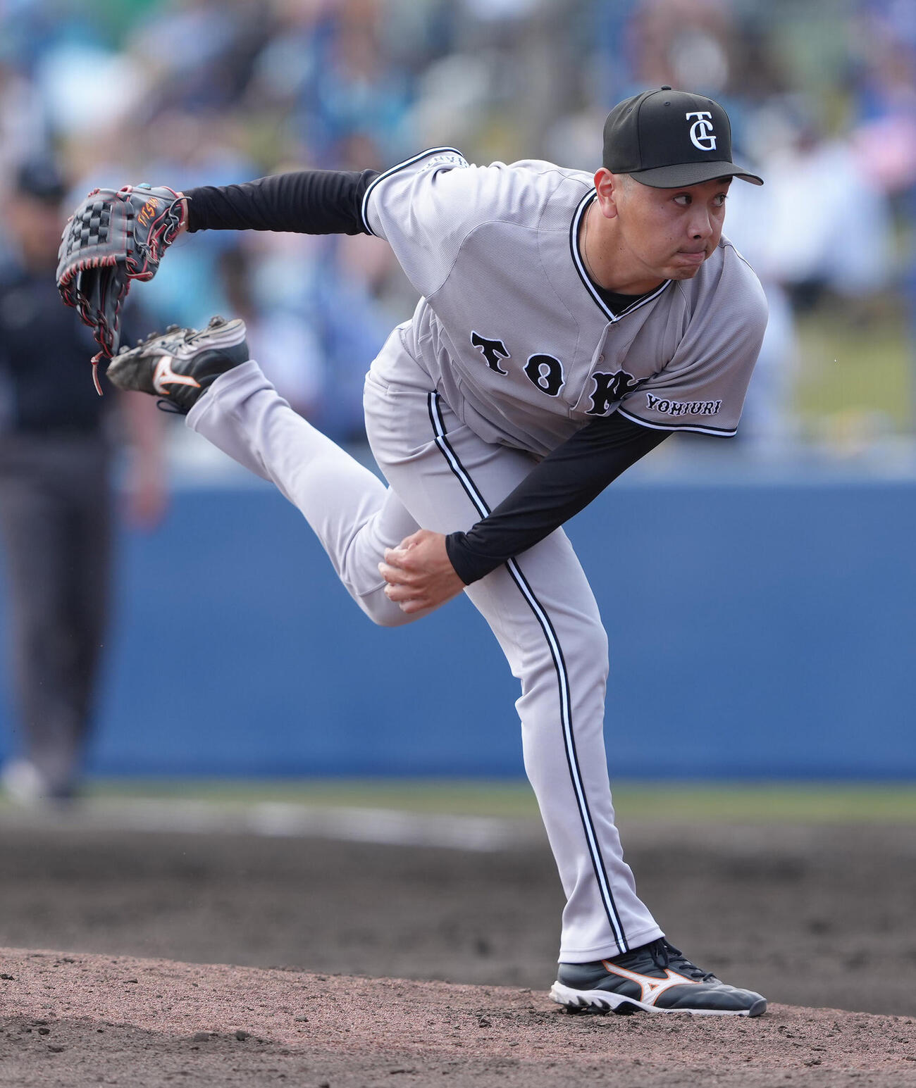中日対巨人　5回から登板した巨人石川達（撮影・足立雅史）
