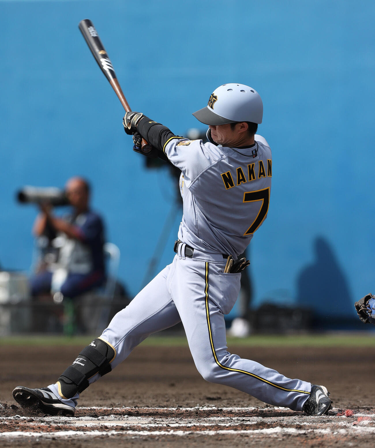 オープン戦　ヤクルト対阪神　3回表阪神2死二塁、中野は右適時二塁打を放つ（撮影・上山淳一）