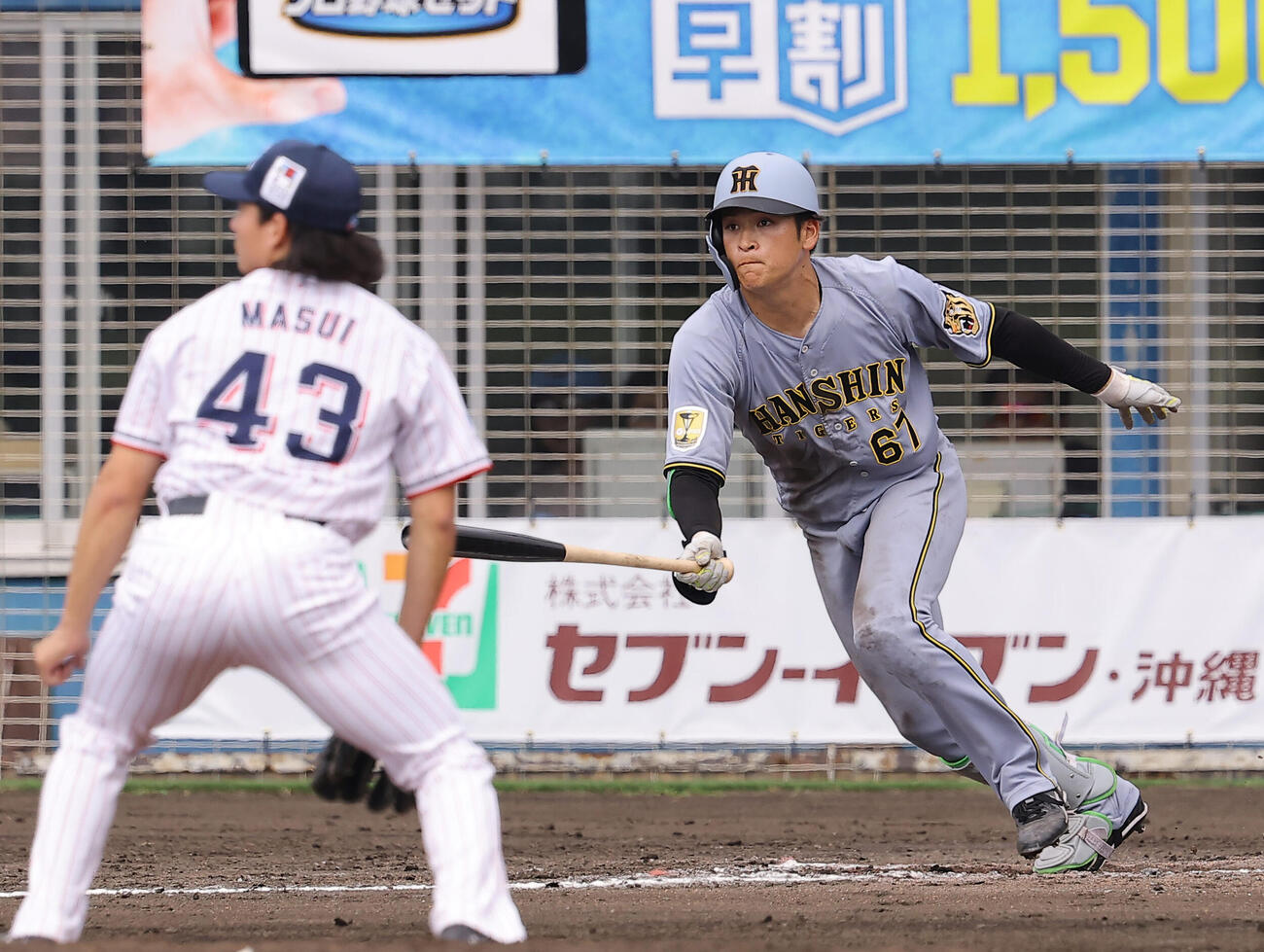ヤクルト対阪神　5回表阪神無死一、二塁、高寺は安打を放つ（撮影・上田博志）