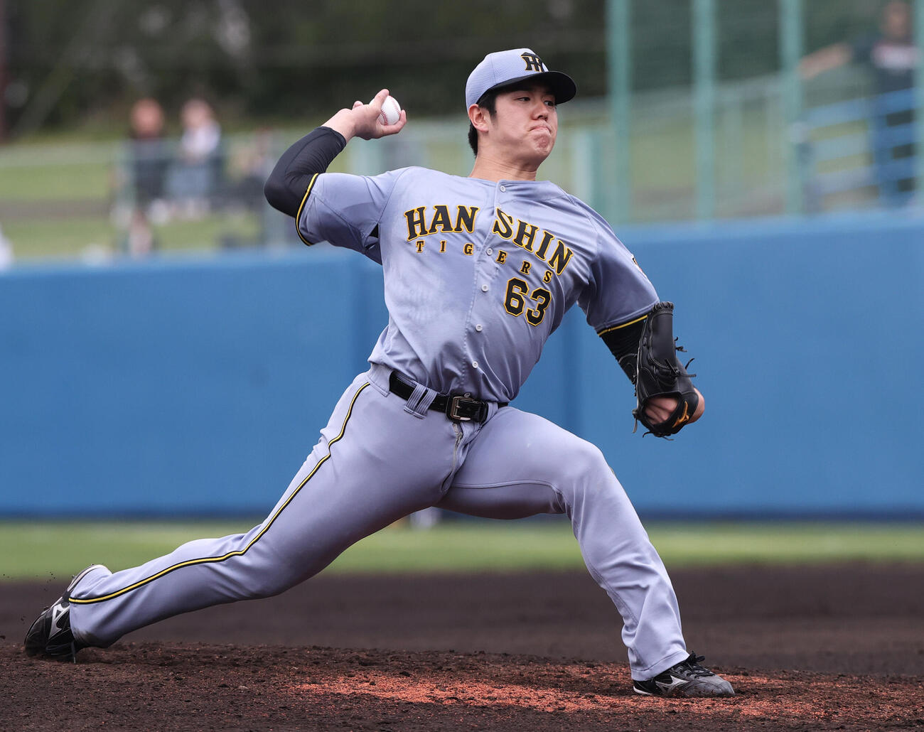 オープン戦　ヤクルト対阪神　6回裏に登板する阪神石黒（撮影・上山淳一）
