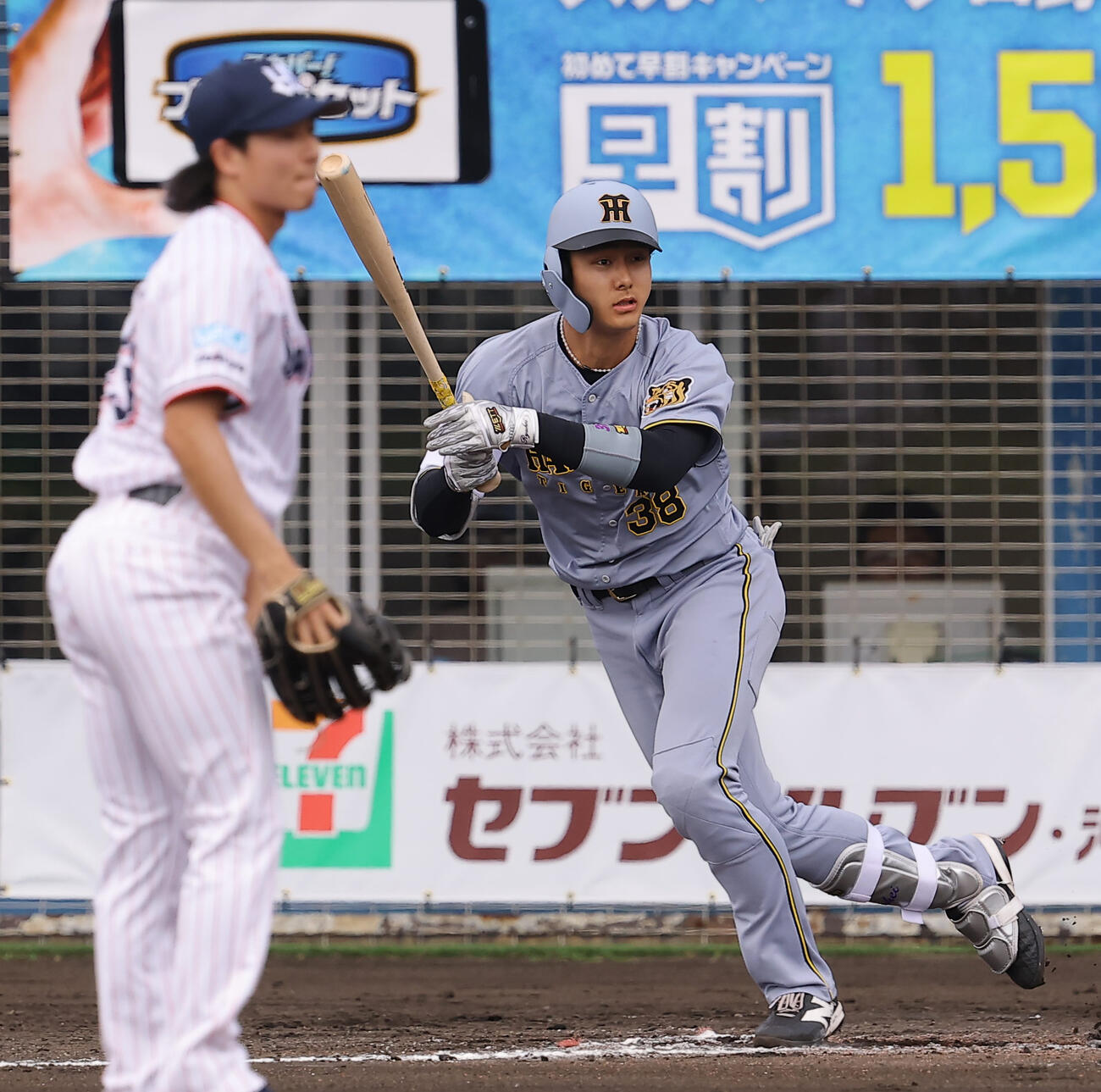 ヤクルト対阪神　4回表阪神1死、小幡は安打を放つ（撮影・上田博志）
